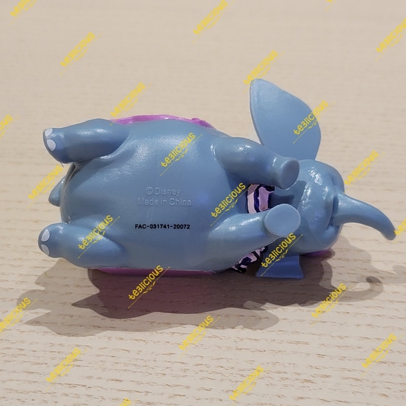 DISNEY PARKS DUMBO FLYING ELEPHANT RIDE MAGNET - Picture 9 of 9